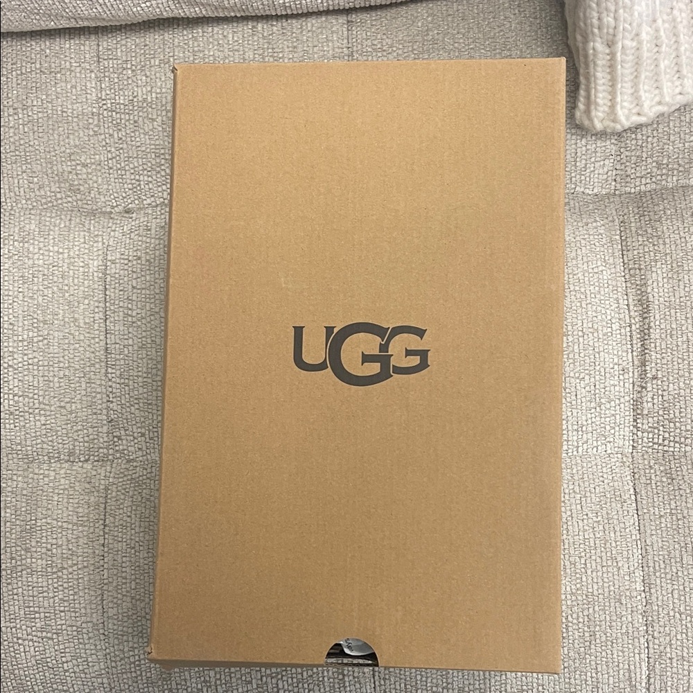 UGG Tan Slippers with Red Trim Brand new in the box - Picture 4 of 4